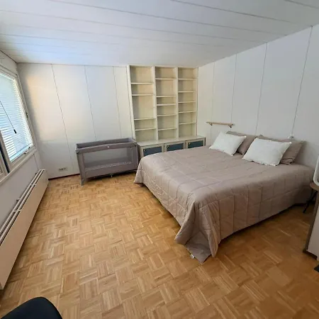 Villa A Quiet House Right Next To The Airport