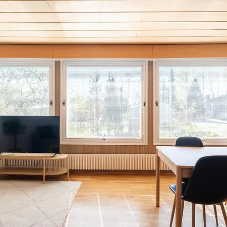 A Quiet House Right Next To The Airport Villa