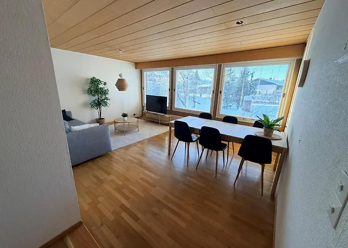 A Quiet House Right Next To The Airport Vila