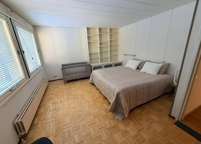 Villa A Quiet House Right Next To The Airport